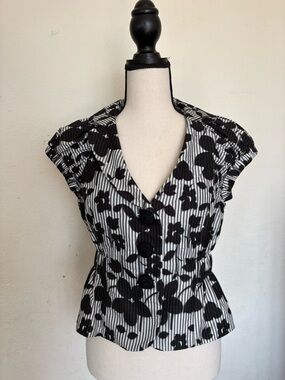Cynthia Steffe Black & White Floral Button-Up Cap Sleeve Top